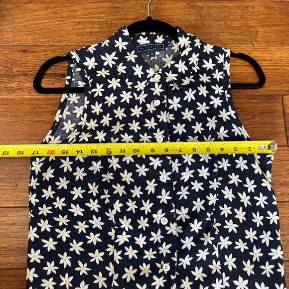 Vintage Blue & White Floral Button Down Crop Top - Picture 9 of 10